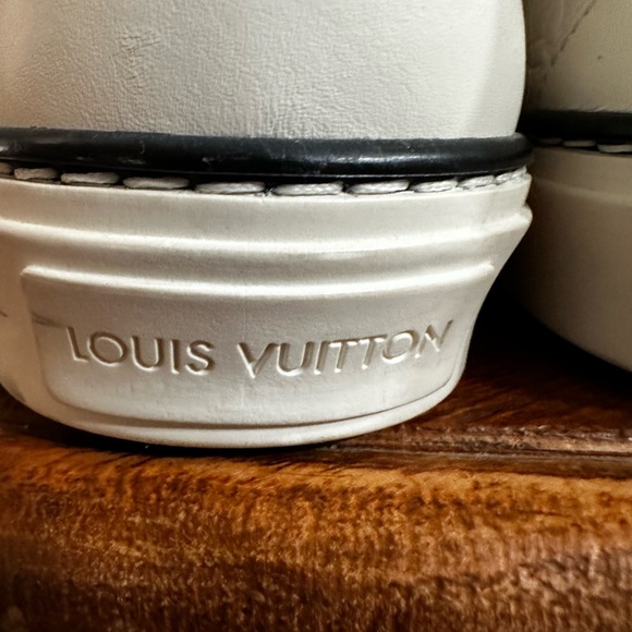 Louis Vuitton
LV Monogram Leather Sneakers - Picture 4 of 8